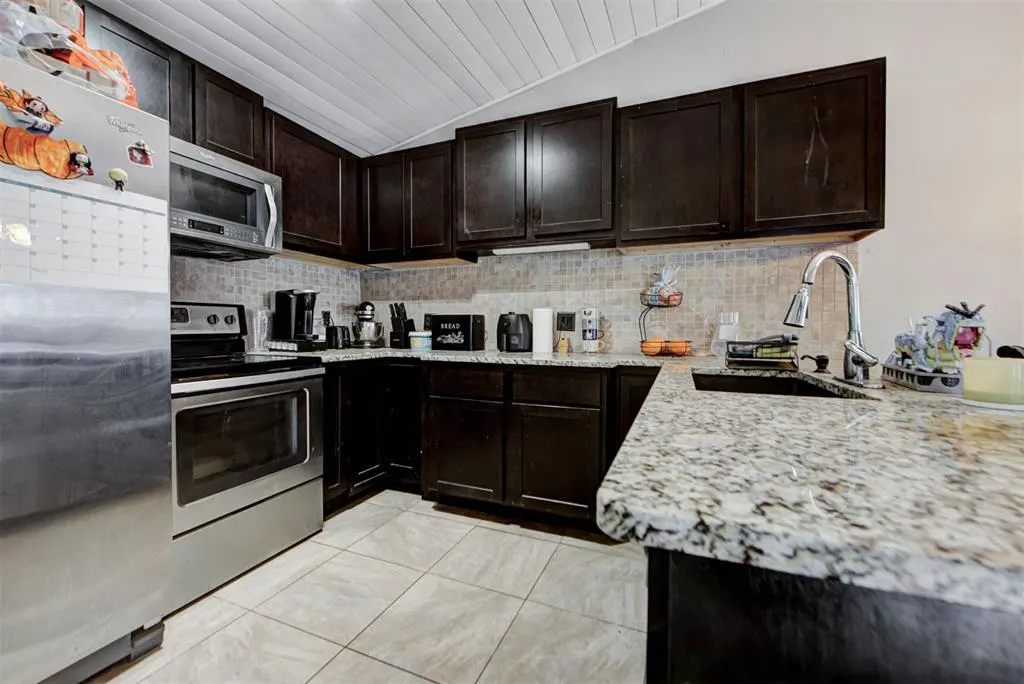 Photo 13 — 6408 Lyrewood Terrace, Oklahoma City, OK 73132