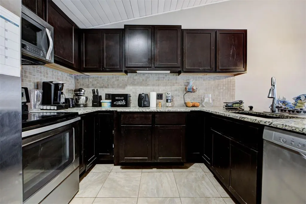 Photo 14 — 6408 Lyrewood Terrace, Oklahoma City, OK 73132