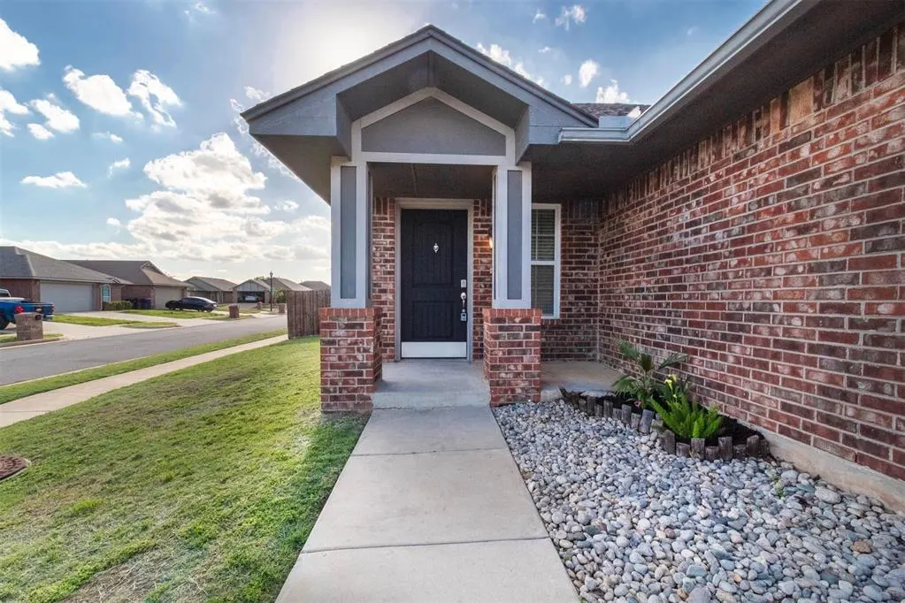 Photo 3 — 12701 Heritage Oaks Drive, Oklahoma City, OK 73120