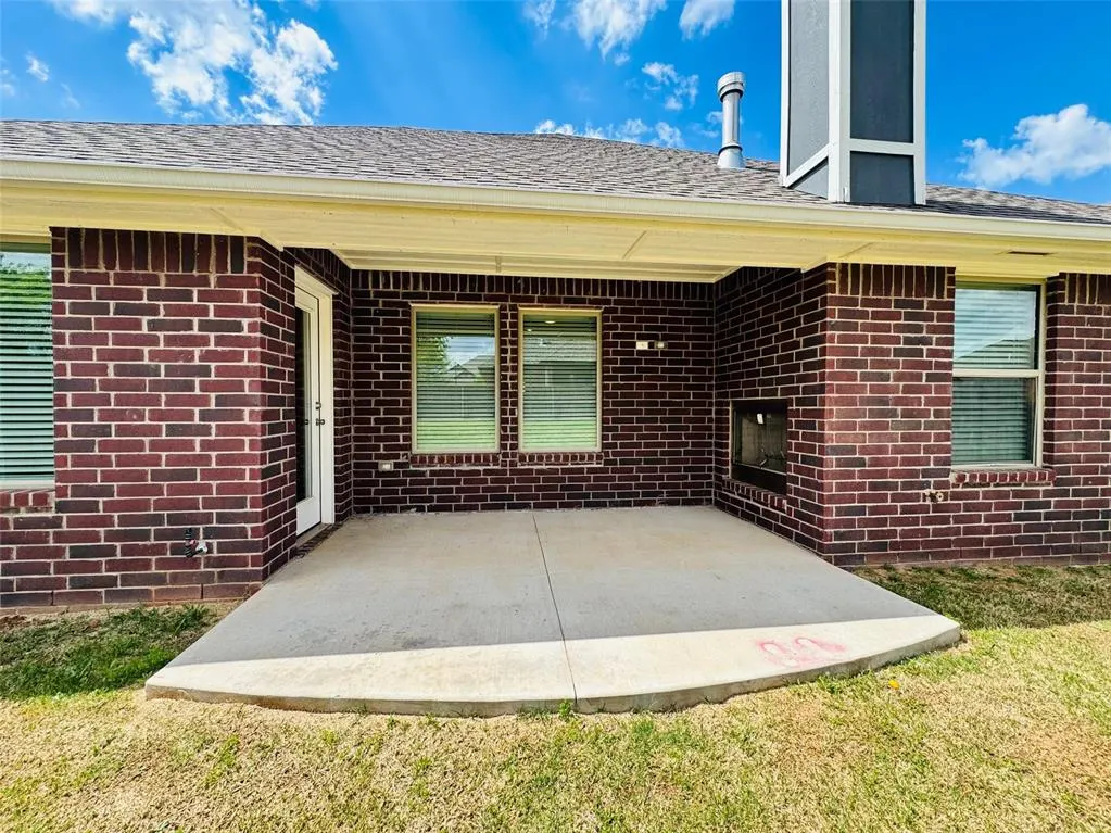Photo 2 — 3824 Palmetto Trail, Oklahoma City, OK 73179