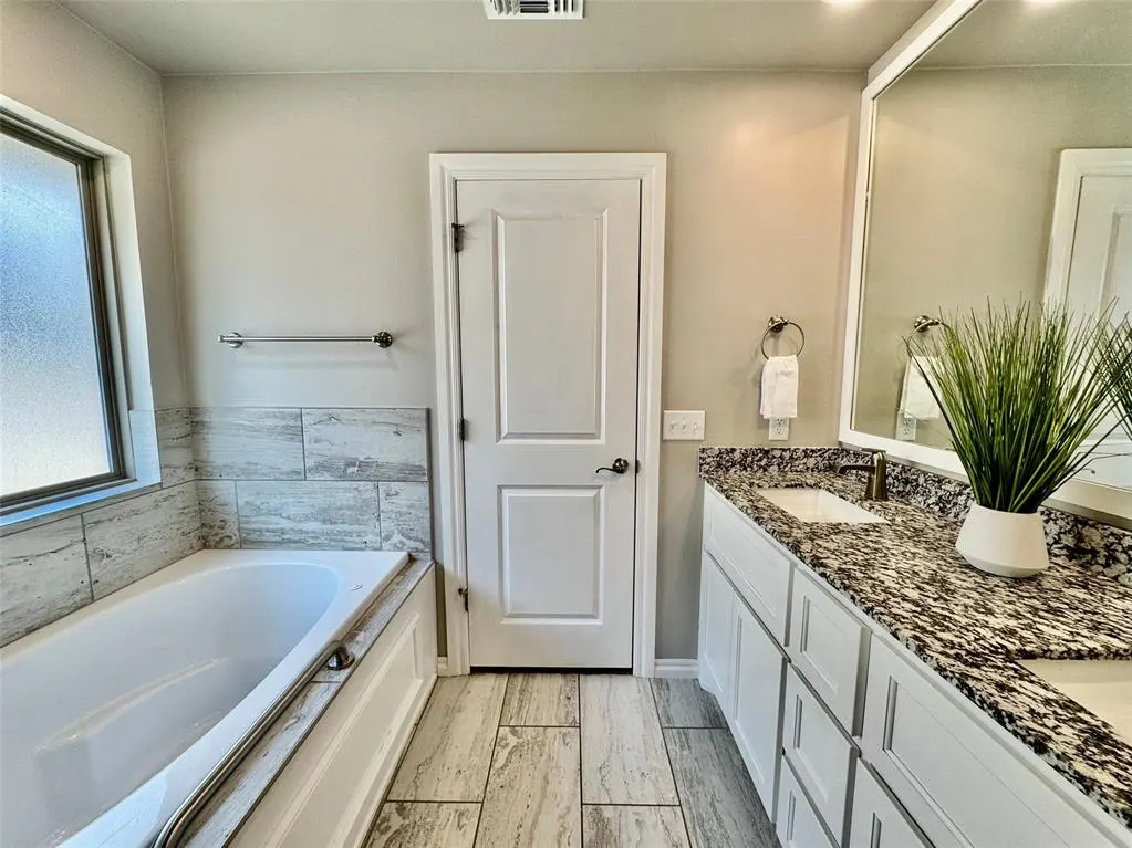 Photo 15 — 3824 Palmetto Trail, Oklahoma City, OK 73179