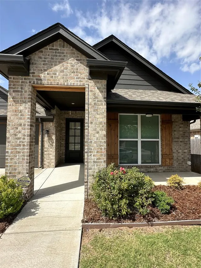 Photo 2 — 16305 Steppe Drive, Oklahoma City, OK 73170