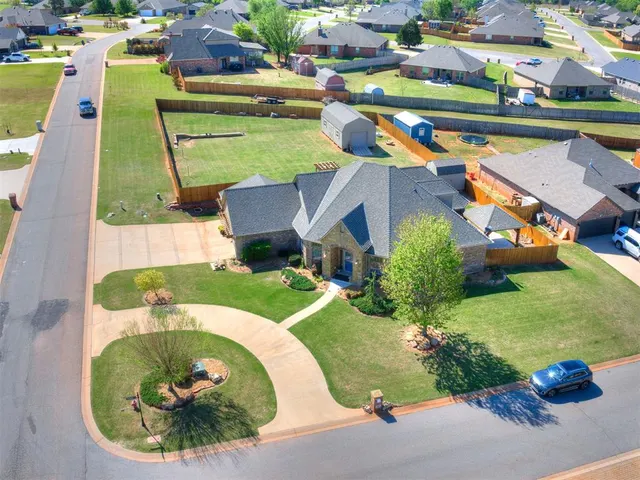Photo 6 — 221 Penny Circle, Guthrie, OK 73044