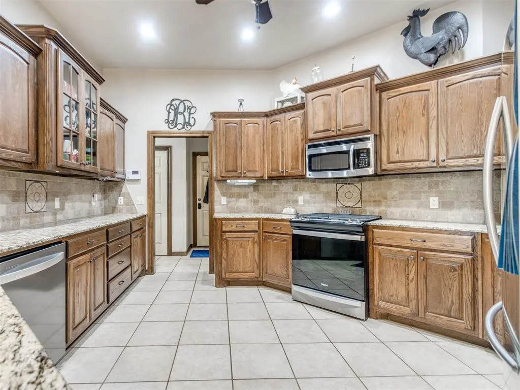 Photo 15 — 221 Penny Circle, Guthrie, OK 73044