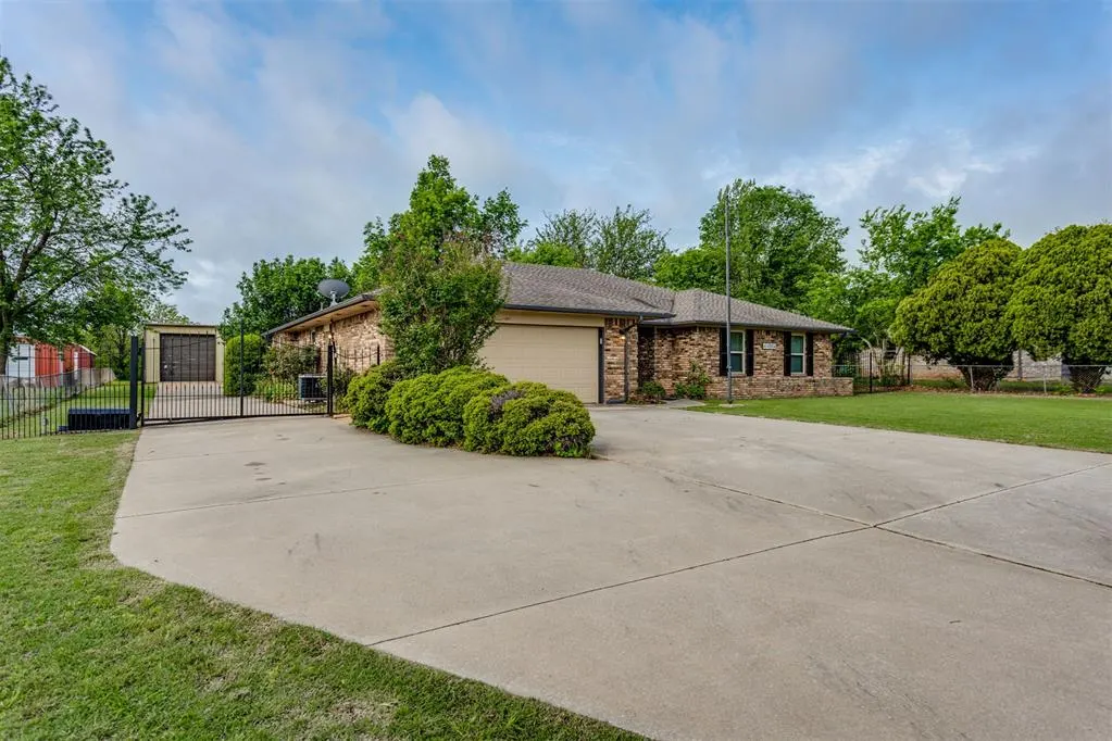 Photo 2 — 6404 SE 55th Street, Oklahoma City, OK 73135