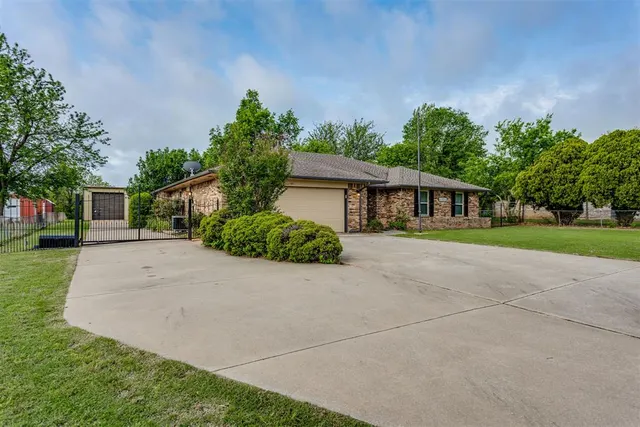 Photo 2 — 6404 SE 55th Street, Oklahoma City, OK 73135