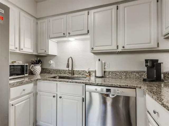 Photo 8 — 11406 Benttree Circle, Oklahoma City, OK 73120