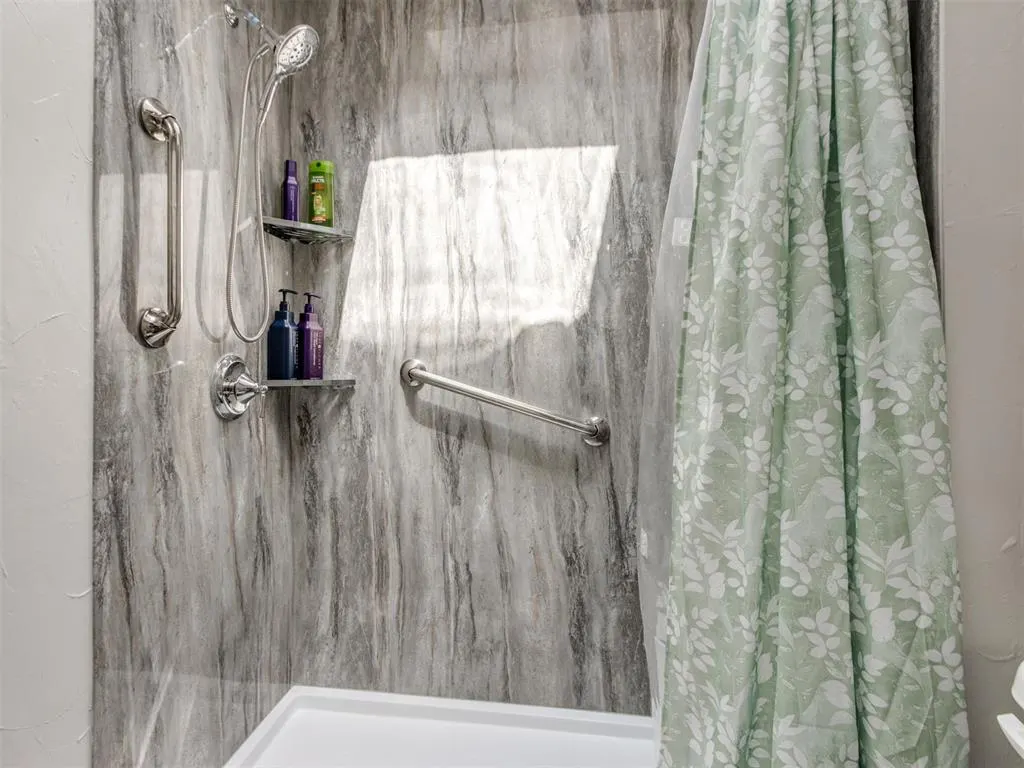 Photo 18 — 11406 Benttree Circle, Oklahoma City, OK 73120