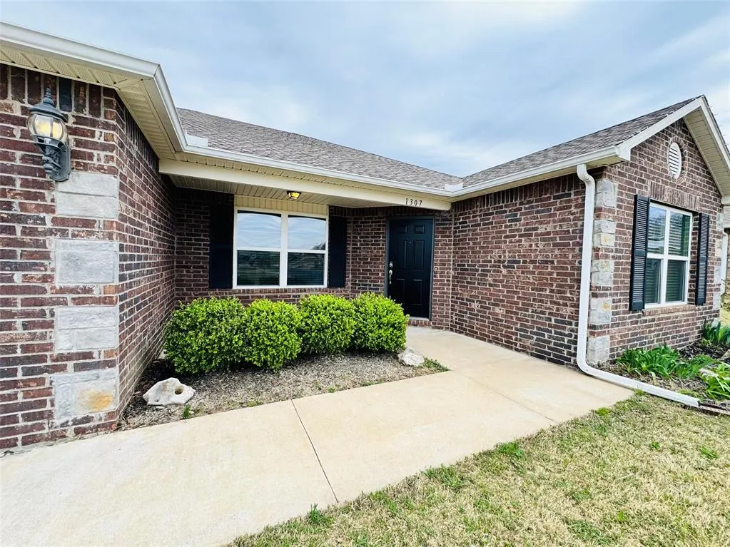 Photo 3 — 1307 W Missouri Avenue, Claremore, OK 74019