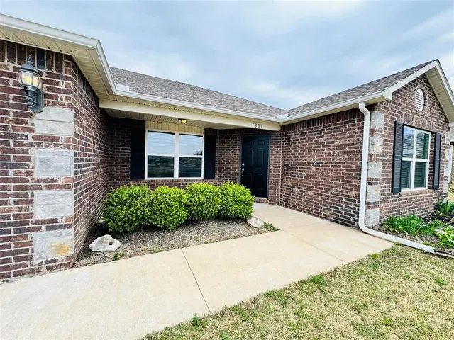 Photo 3 — 1307 W Missouri Avenue, Claremore, OK 74019