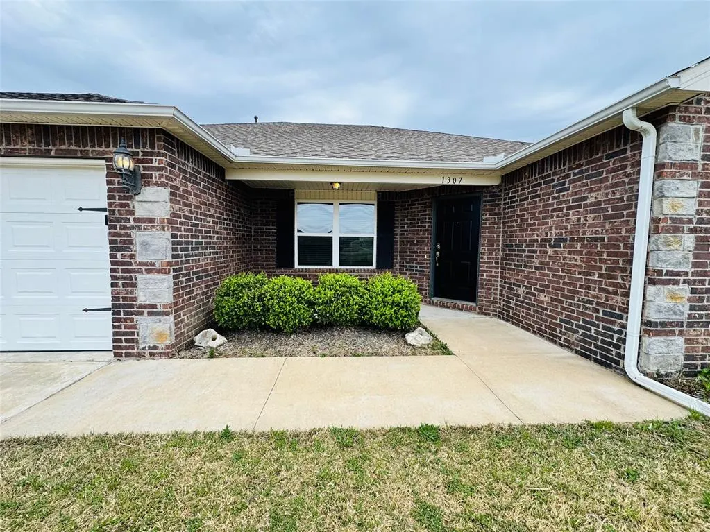 Photo 4 — 1307 W Missouri Avenue, Claremore, OK 74019