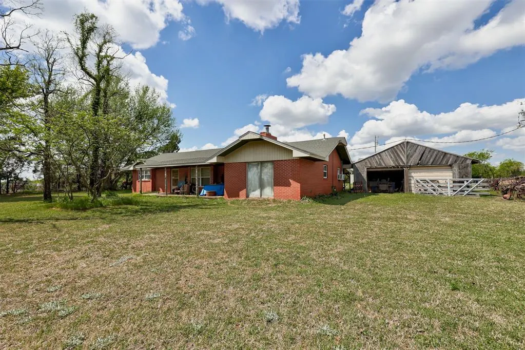 Photo 11 — 9925 S Anderson Road, Guthrie, OK 73044