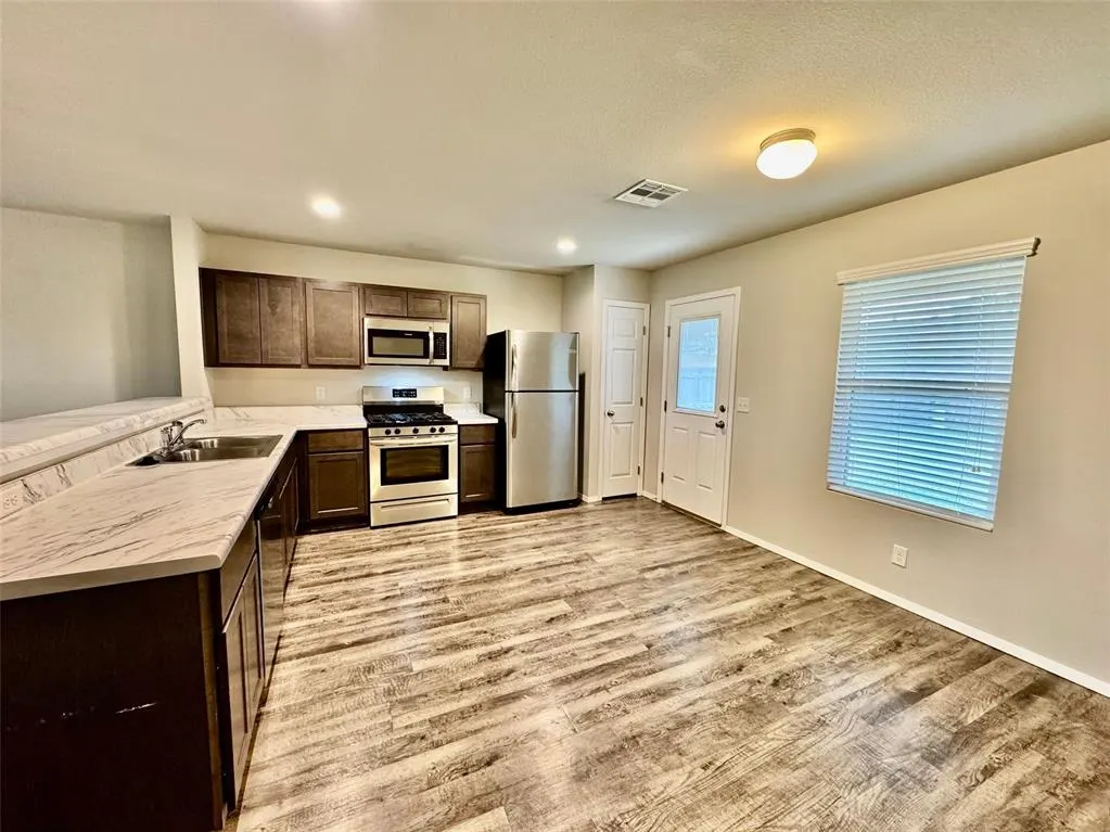 Photo 5 — 2806 E Pittsburg Street, Broken Arrow, OK 74014