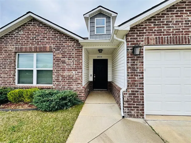 Photo 2 — 2014 S 15th Street, Broken Arrow, OK 74012