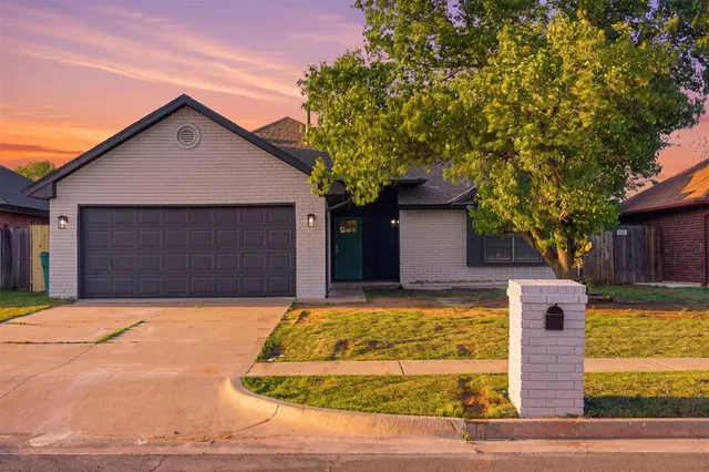 Front exterior — 1137 SW 100th Terrace, Oklahoma City, OK 73139