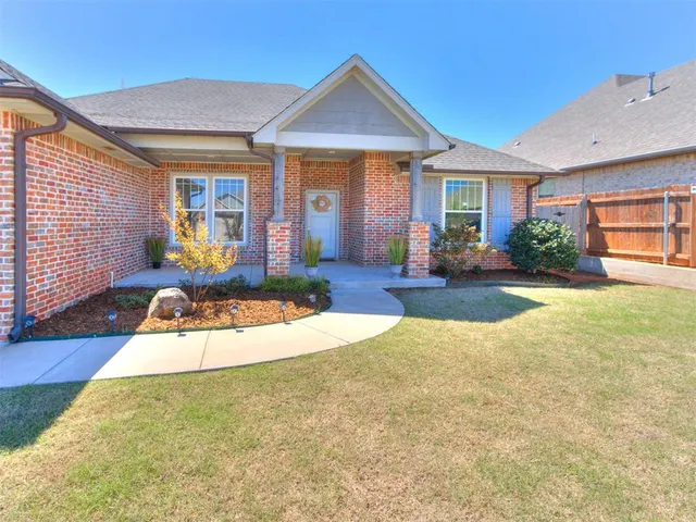 Photo 2 — 2304 E Kellan Court Terrace, Mustang, OK 73064