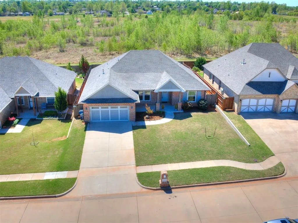 Photo 3 — 2304 E Kellan Court Terrace, Mustang, OK 73064