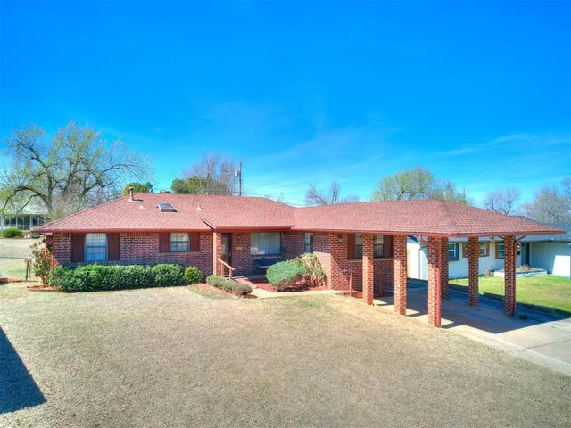 Front exterior — 5725 N Rhode Island Avenue, Oklahoma City, OK 73111