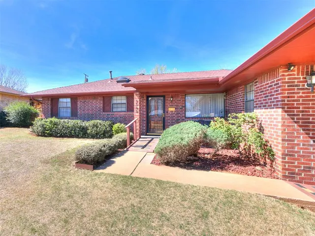 Photo 3 — 5725 N Rhode Island Avenue, Oklahoma City, OK 73111