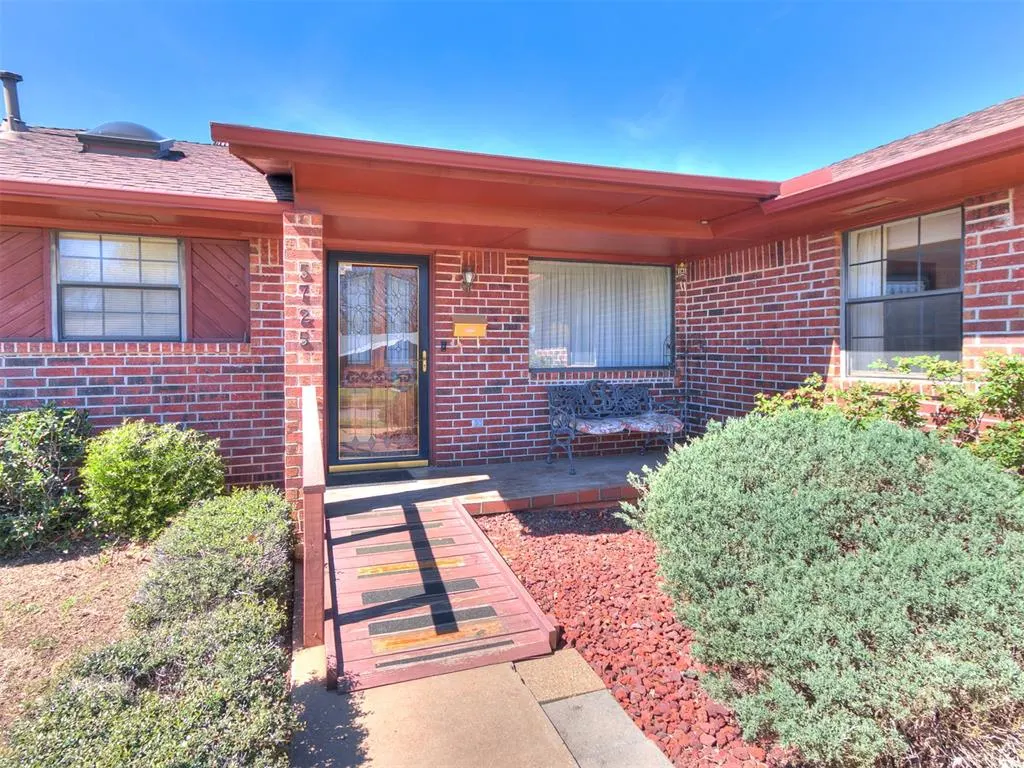 Photo 4 — 5725 N Rhode Island Avenue, Oklahoma City, OK 73111