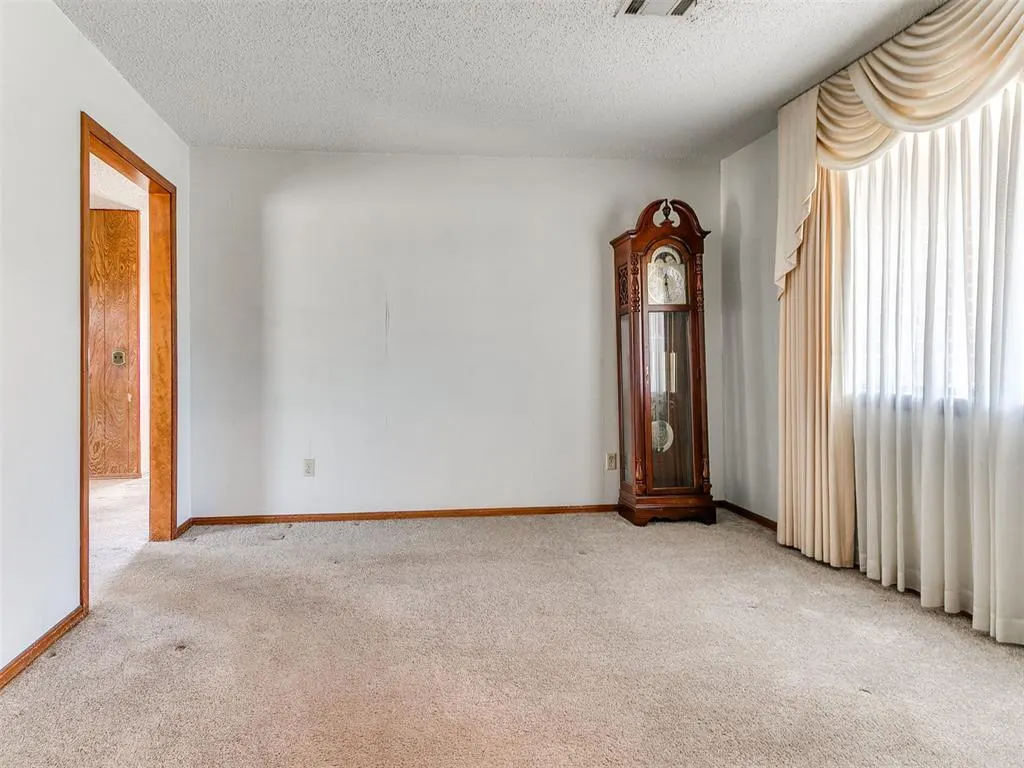 Photo 8 — 5725 N Rhode Island Avenue, Oklahoma City, OK 73111