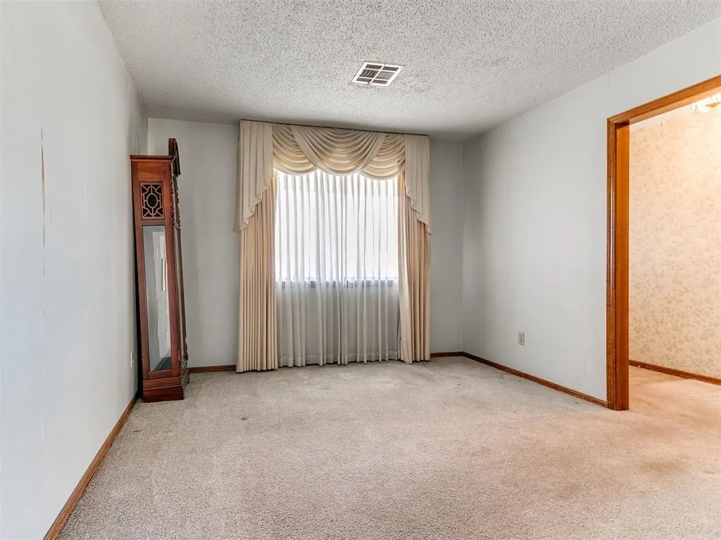 Photo 9 — 5725 N Rhode Island Avenue, Oklahoma City, OK 73111