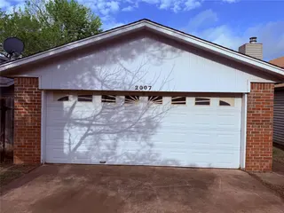 Sold home at 2007 Oakhurst Avenue