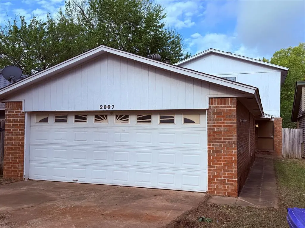 Photo 2 — 2007 Oakhurst Avenue, Norman, OK 73071