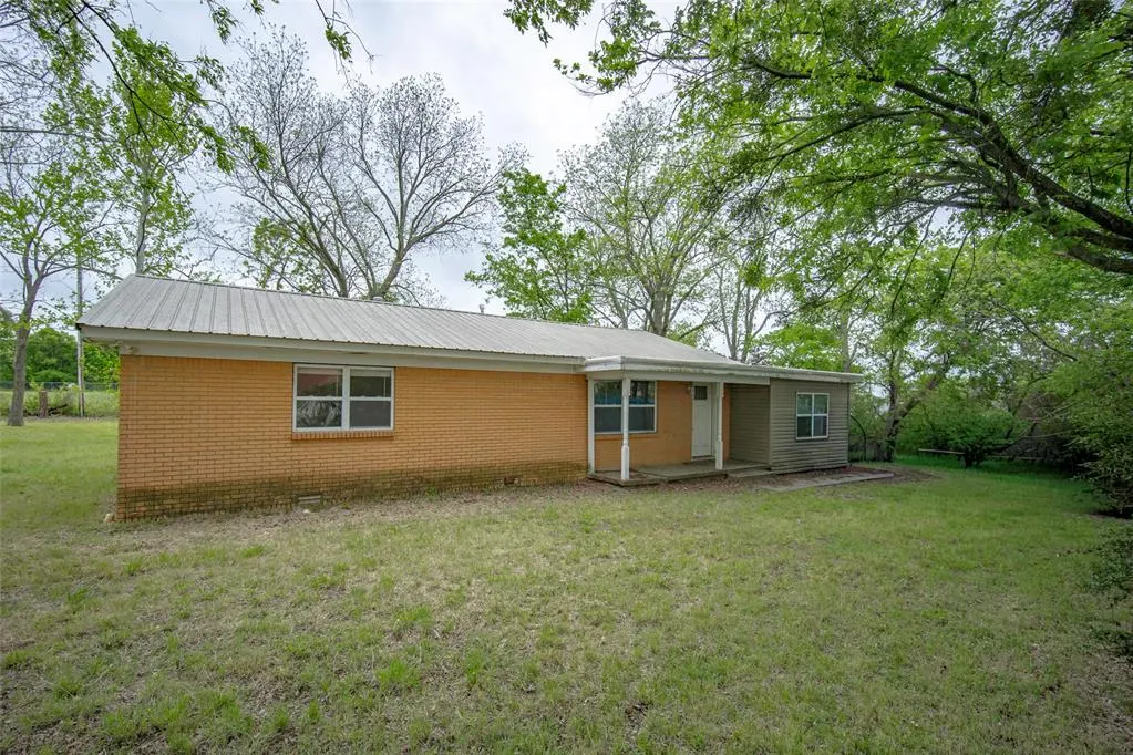 Photo 2 — 333 Fairlane Avenue, Sulphur, OK 73086