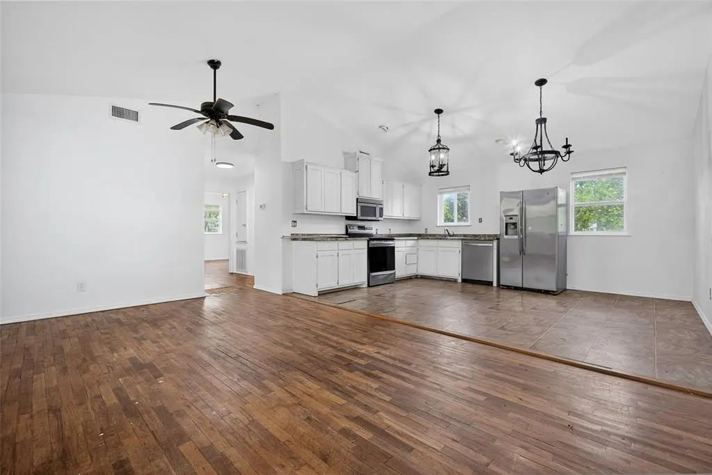 Photo 4 — 333 Fairlane Avenue, Sulphur, OK 73086