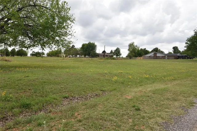 Photo 2 — 2915 Sharon Gale Drive, Guthrie, OK 73044