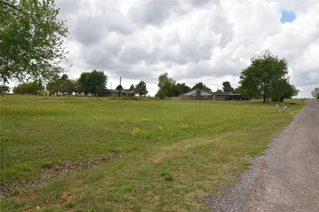 Photo 3 — 2915 Sharon Gale Drive, Guthrie, OK 73044
