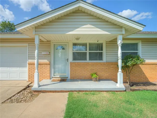 Photo 2 — 819 E Mosier Street, Norman, OK 73071