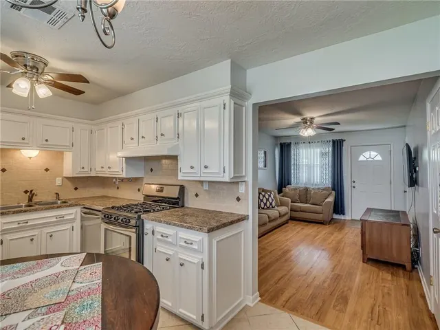 Photo 6 — 819 E Mosier Street, Norman, OK 73071