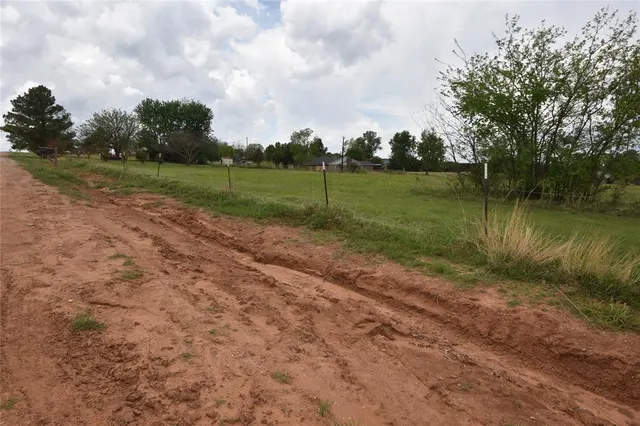 Photo 3 — 3195 Sharon Gale Drive, Guthrie, OK 73044