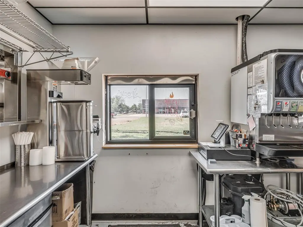 Photo 11 — 106 NW 4th Street, Lindsay, OK 73052