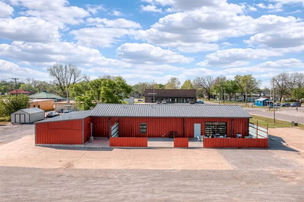 Photo 27 — 106 NW 4th Street, Lindsay, OK 73052