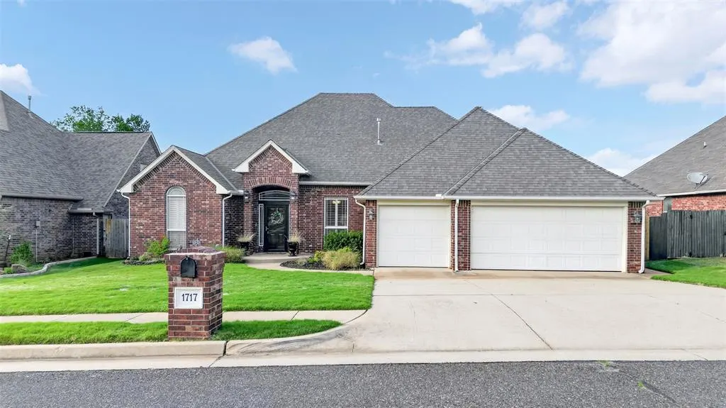Photo 2 — 1717 Redland Drive, Edmond, OK 73003