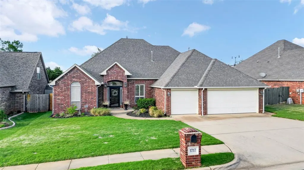 Photo 3 — 1717 Redland Drive, Edmond, OK 73003