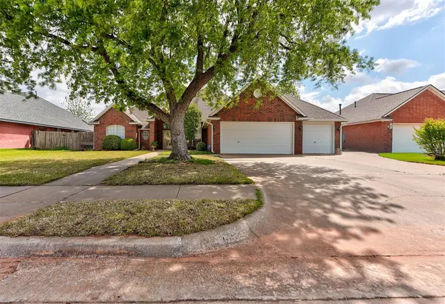 Photo 2 — 608 N Remington Way, Mustang, OK 73064