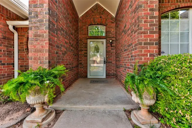 Photo 3 — 608 N Remington Way, Mustang, OK 73064