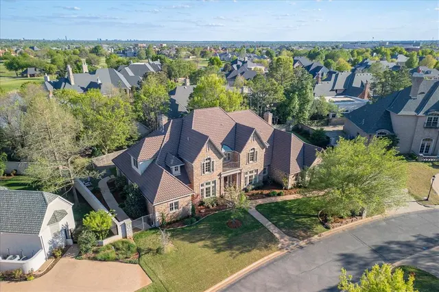 Photo 2 — 5708 Mistletoe Court, Oklahoma City, OK 73142