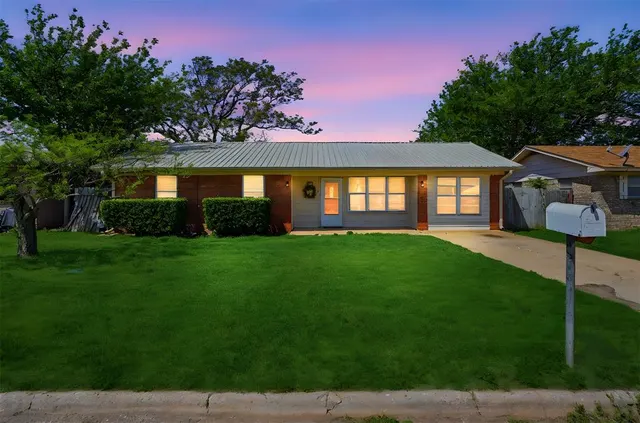 Front exterior — 1511 D Street, Snyder, OK 73566