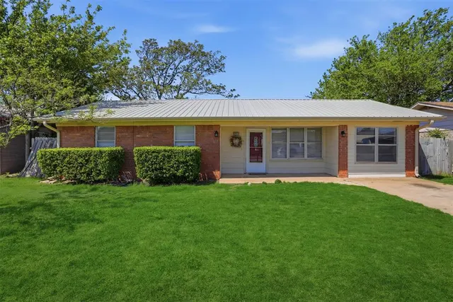 Photo 4 — 1511 D Street, Snyder, OK 73566