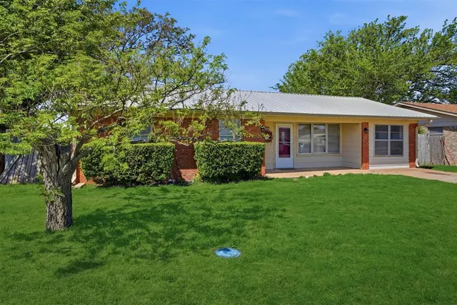 Photo 5 — 1511 D Street, Snyder, OK 73566