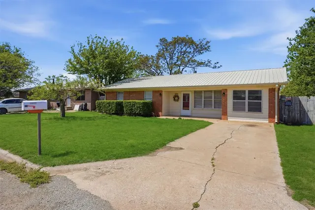 Photo 6 — 1511 D Street, Snyder, OK 73566