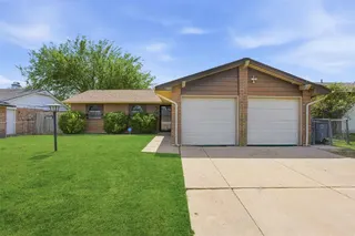 Sold home at 5908 NW Briarwood Avenue
