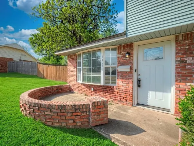 Photo 4 — 3407 Woodvale Drive, Midwest City, OK 73110
