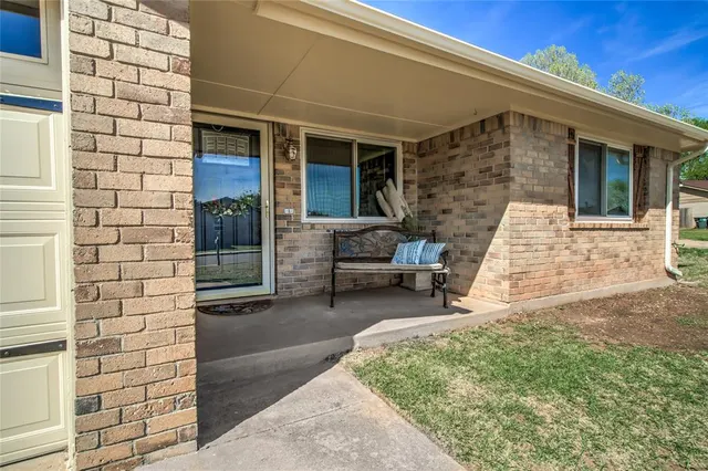 Photo 2 — 1109 Teal Place, Edmond, OK 73003