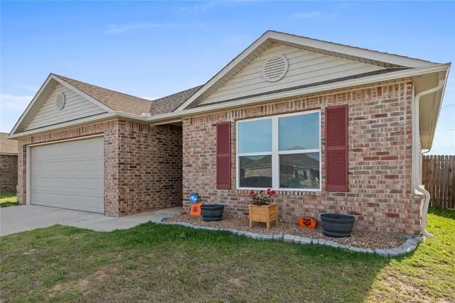 Photo 3 — 1319 Chuck Wagon Drive, El Reno, OK 73036